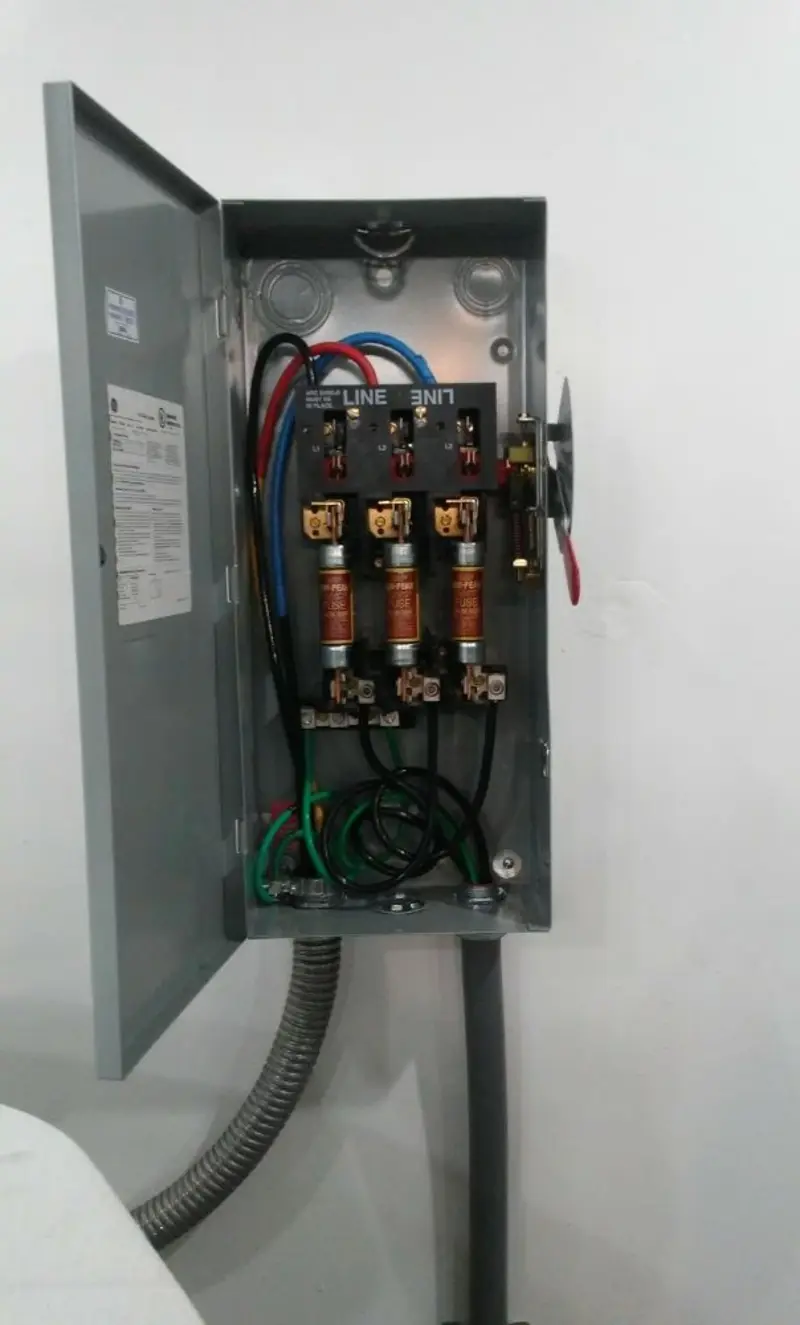 Three-phase disconnect switch installed for Smoke Detector Installation in Micco